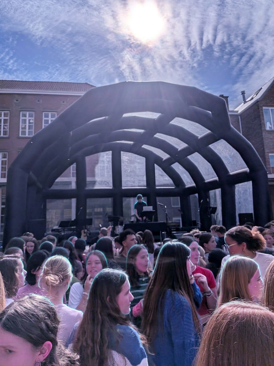 Crowd bij DJ Spacer optreden